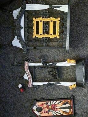 G1 Monster High Freak Du Chic Circud Scareground Playset